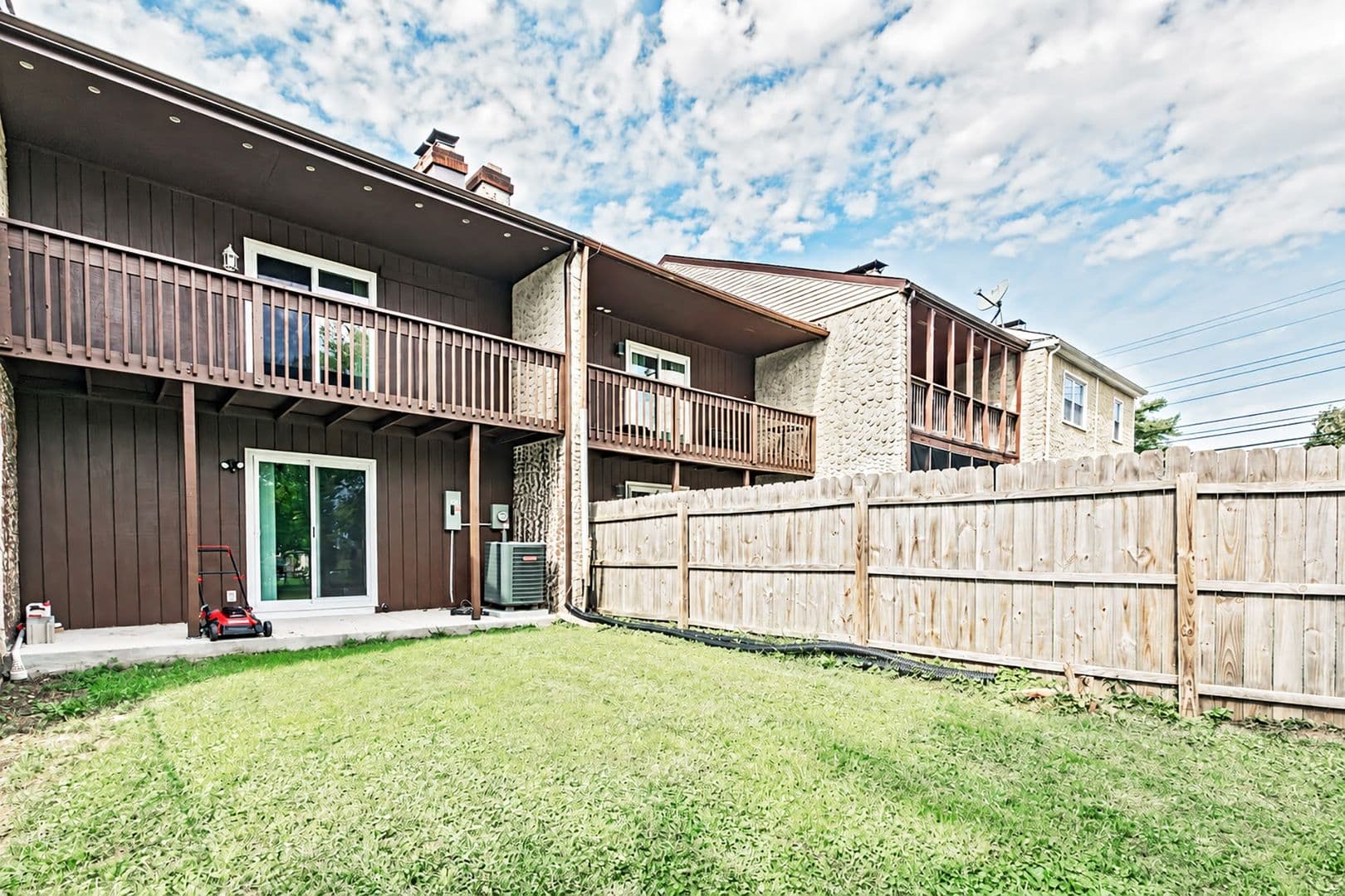 Newark House: 1206 Flanders Way
