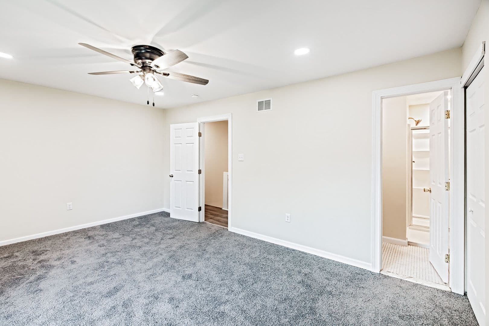 Newark House: 1206 Flanders Way