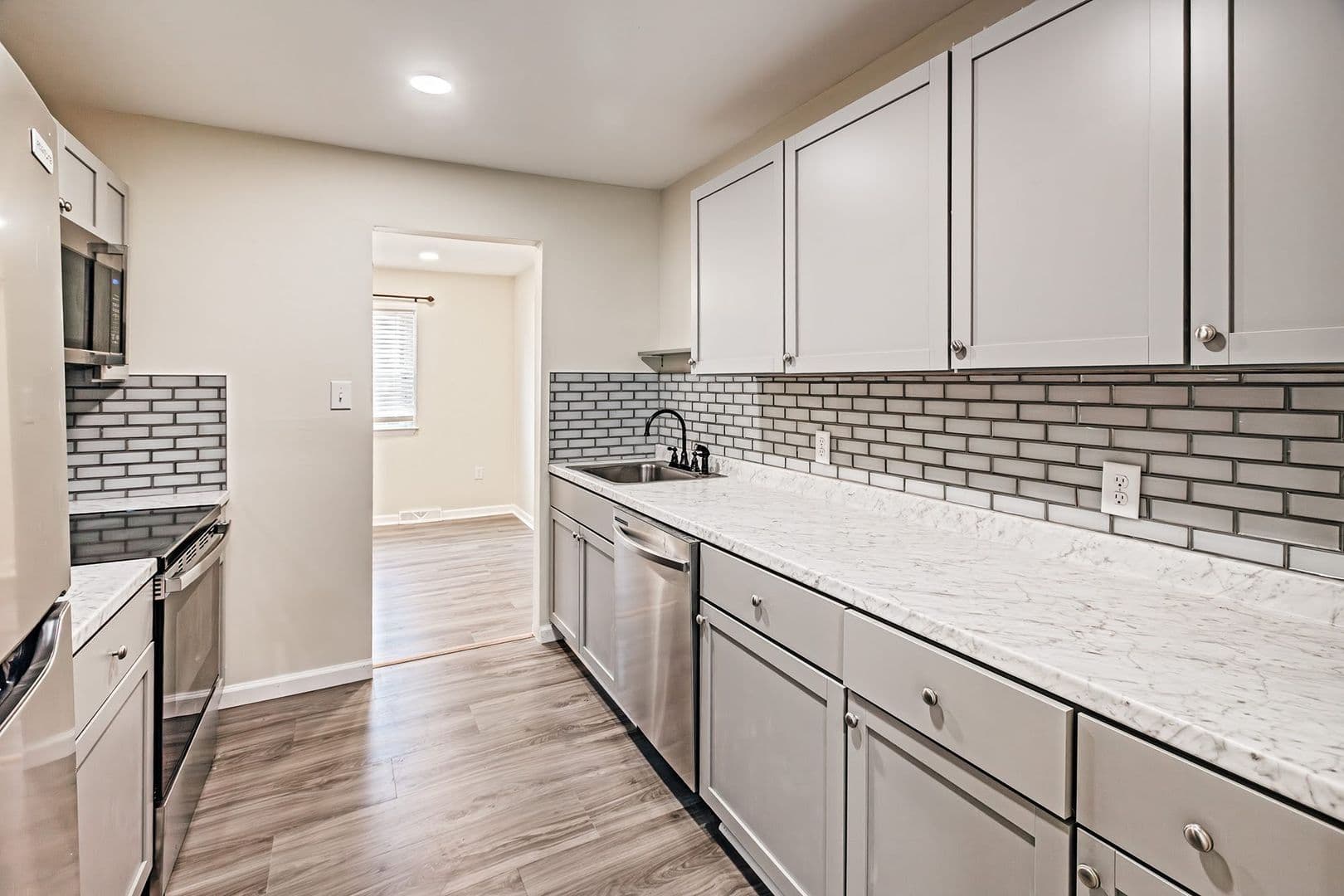 Newark House: 1206 Flanders Way