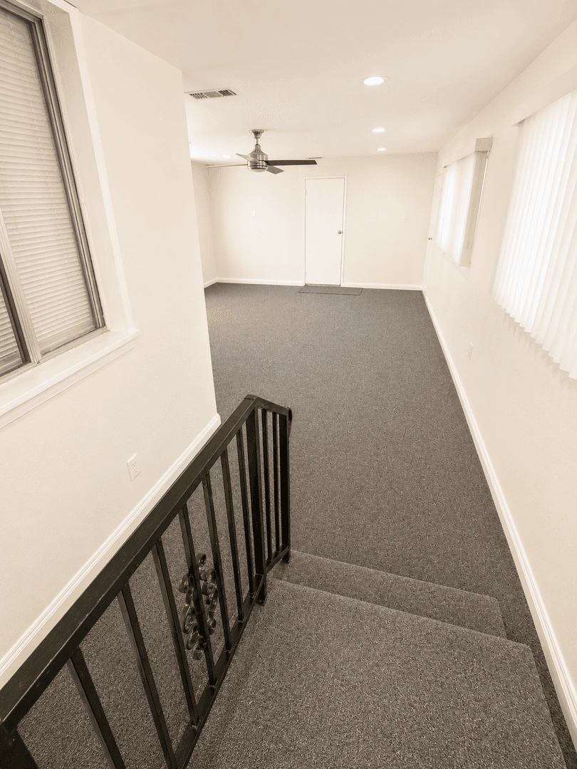 Los Angeles House: 2157 W 109th Pl