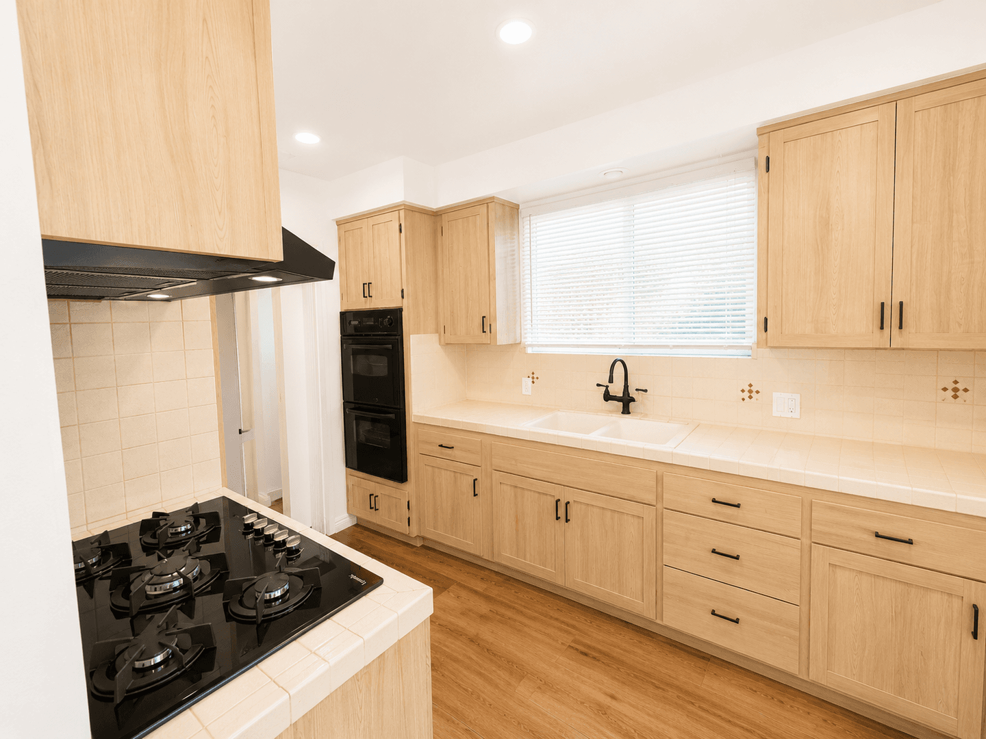 Los Angeles House: 2157 W 109th Pl