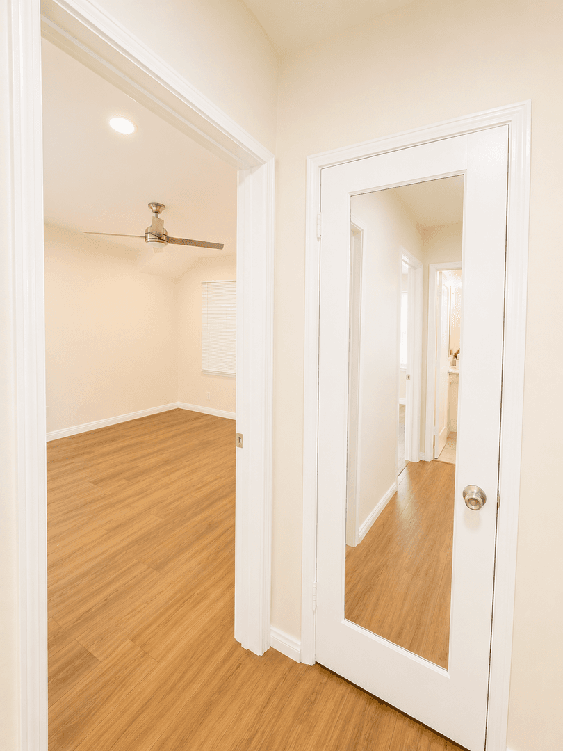 Los Angeles House: 2157 W 109th Pl