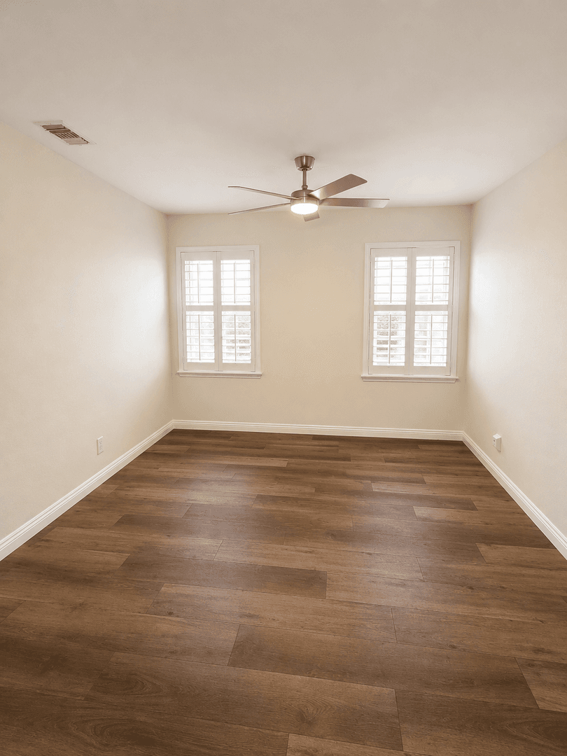 Los Angeles House: 2157 W 109th Pl