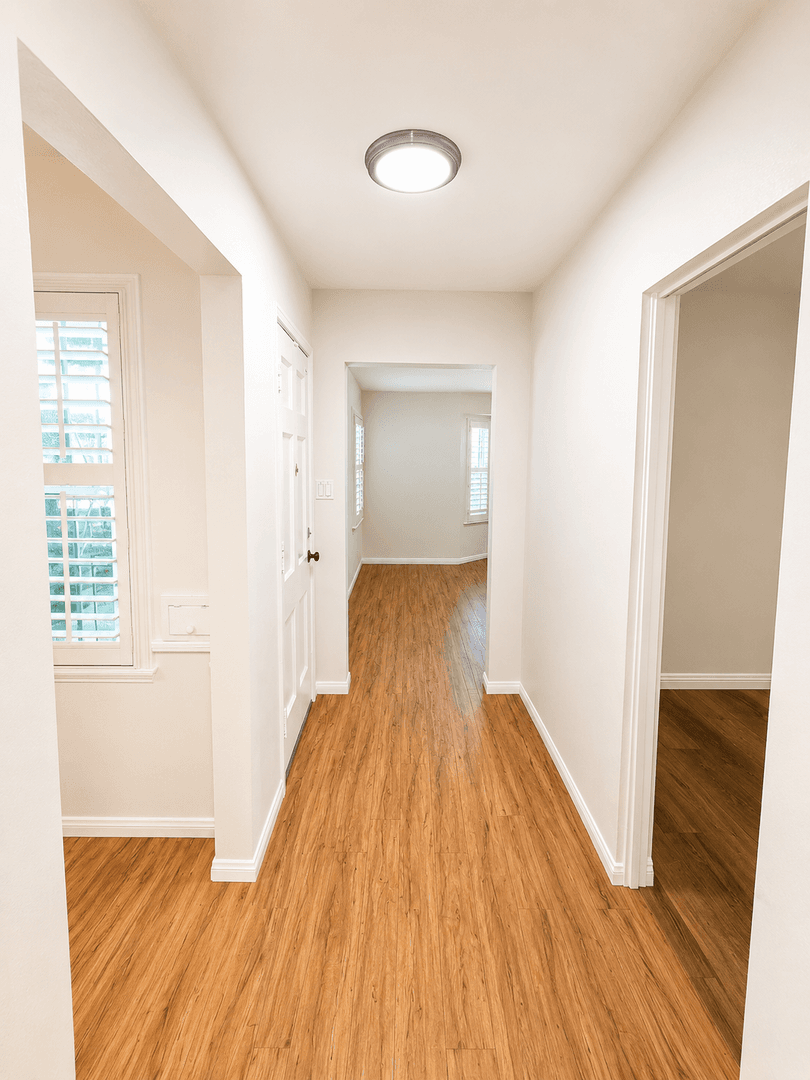 Los Angeles House: 2157 W 109th Pl