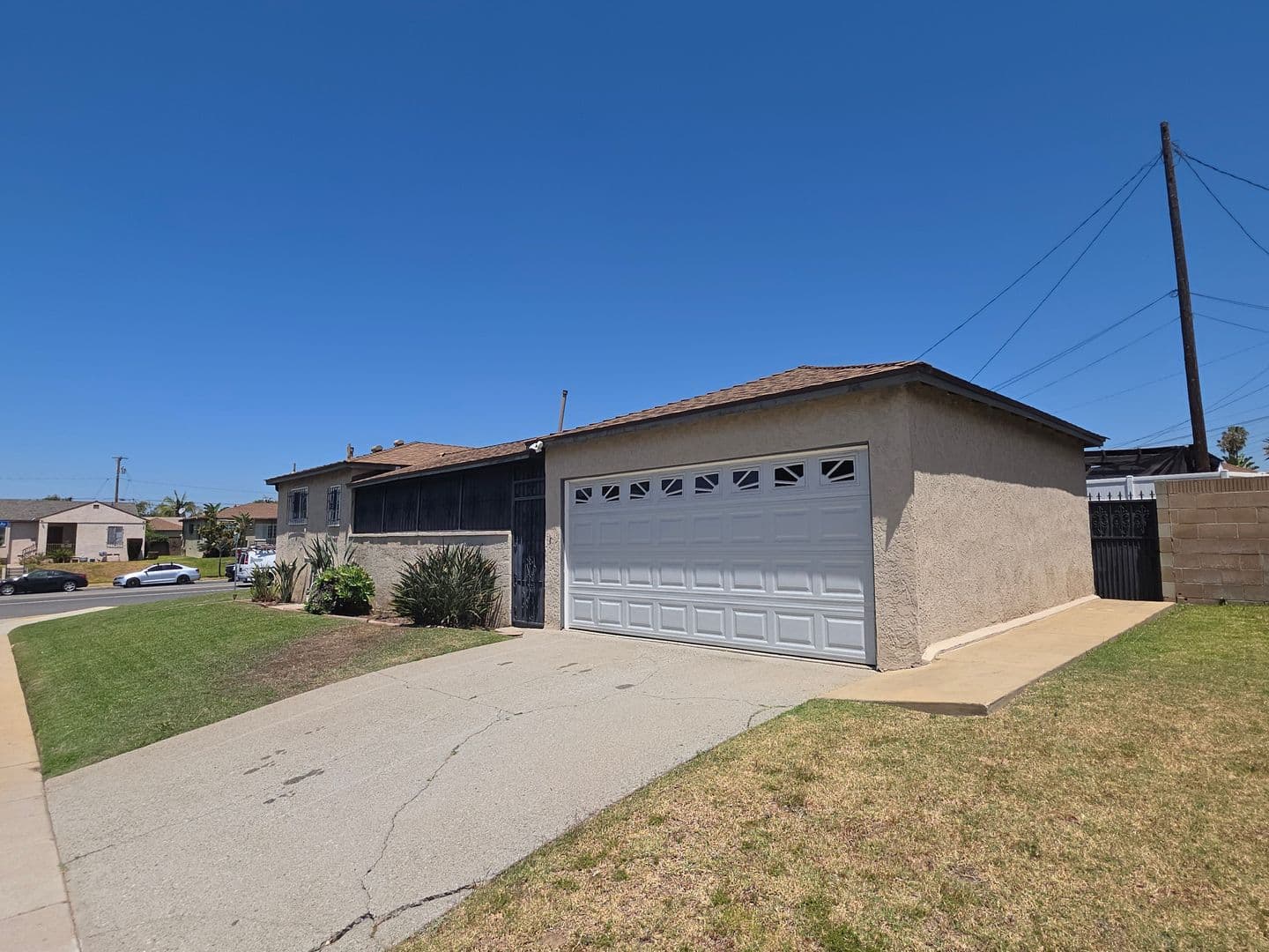 Los Angeles House: 2157 W 109th Pl