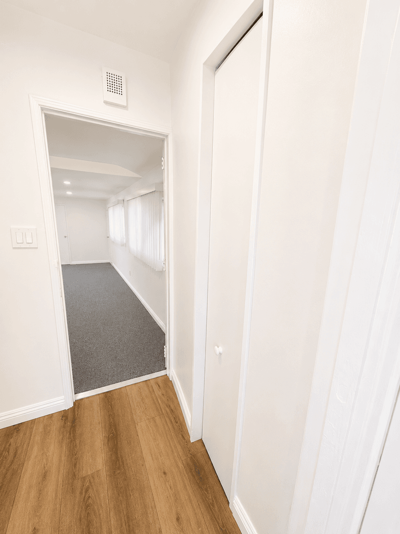 Los Angeles House: 2157 W 109th Pl