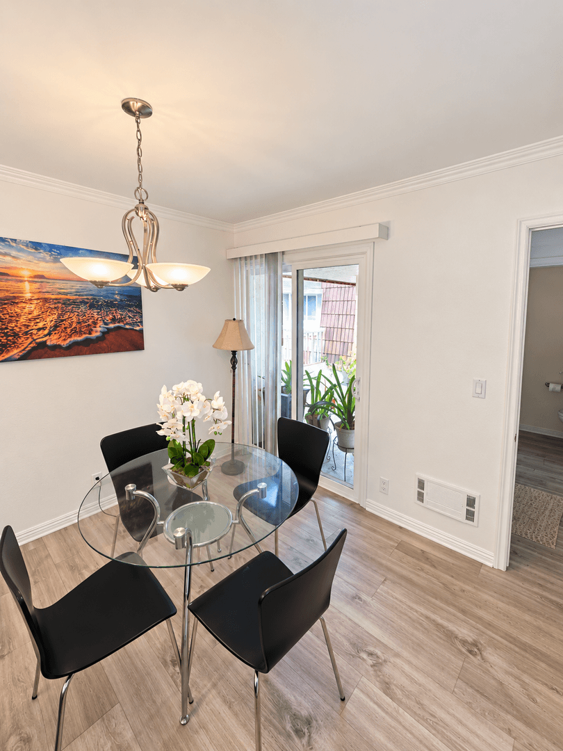 Rolling Hills Apartment: 15 Cresta Verde