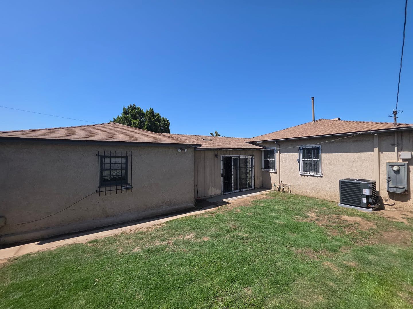 Los Angeles House: 2157 W 109th Pl