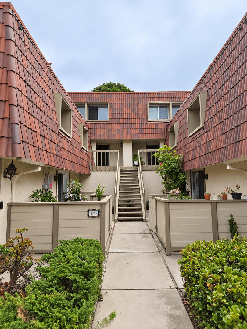 Rolling Hills Apartment: 15 Cresta Verde