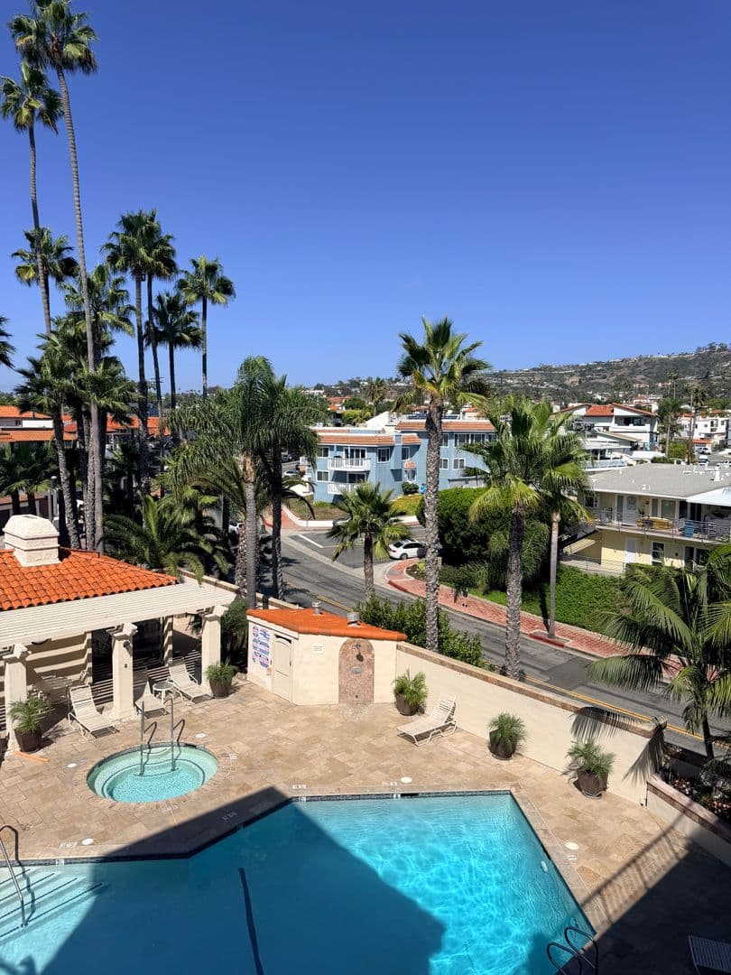 San Clemente Condo: 405 Avenida Granada, #404