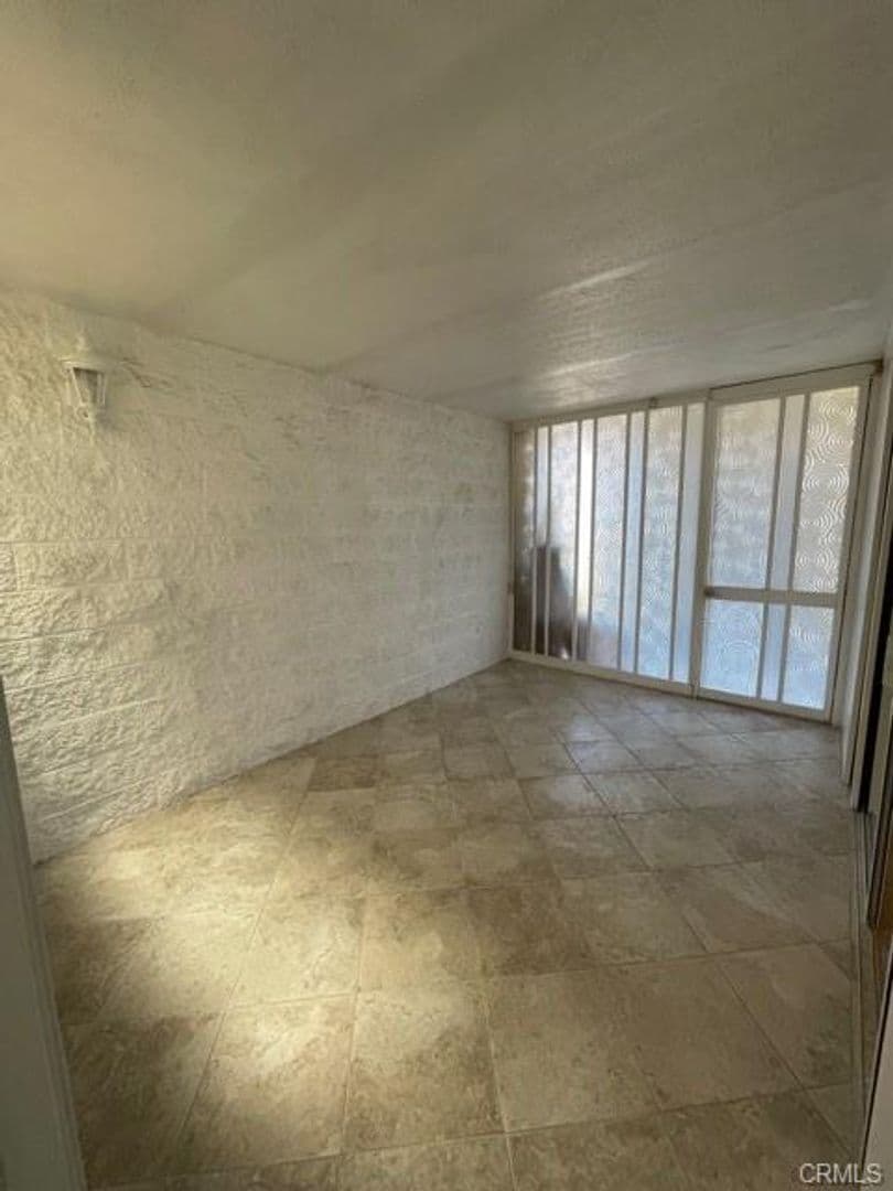 San Clemente Condo: 405 Avenida Granada, #404