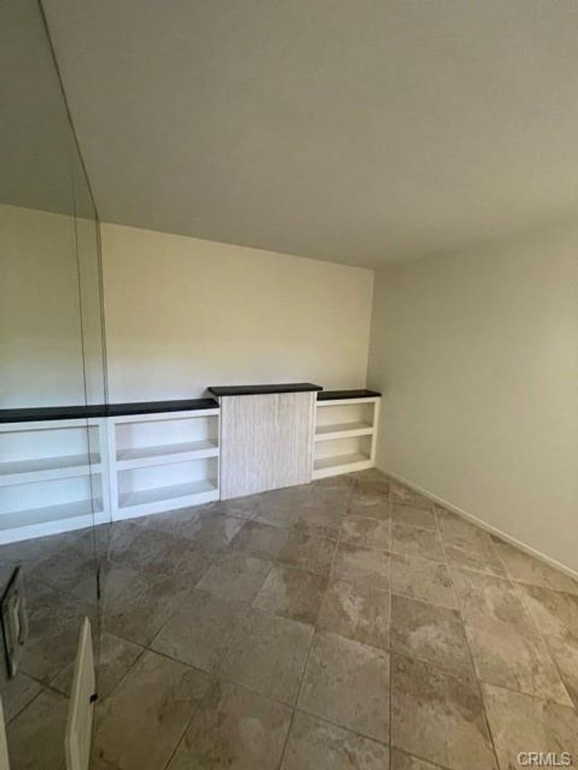 San Clemente Condo: 405 Avenida Granada, #404