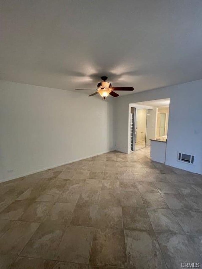 San Clemente Condo: 405 Avenida Granada, #404