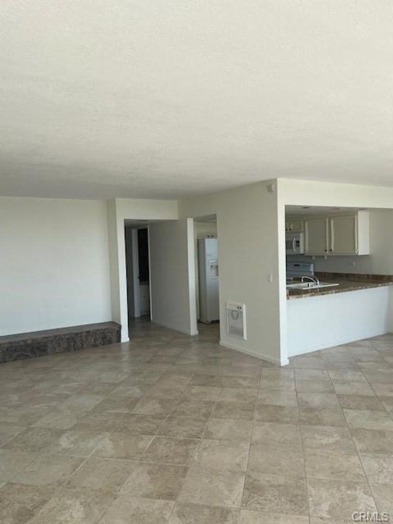 San Clemente Condo: 405 Avenida Granada, #404