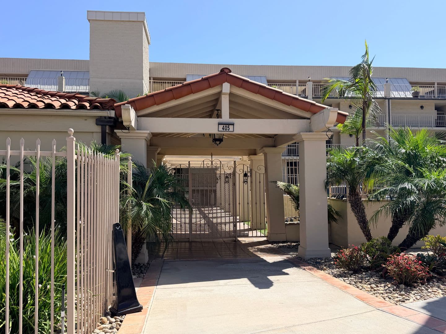 San Clemente Condo: 405 Avenida Granada, #404