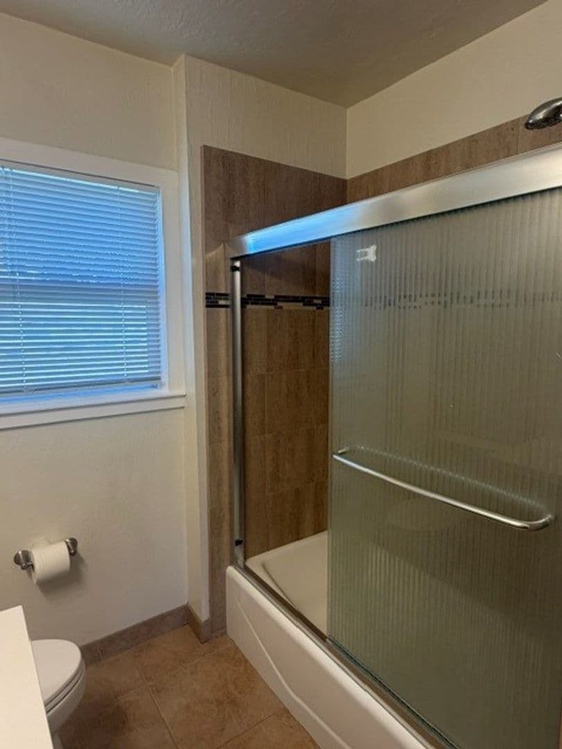 Redwood City Apartment: 122 Nueva Avenue