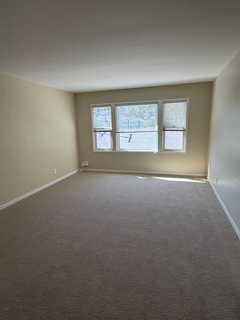 Redwood City Apartment: 40 Clinton Street
