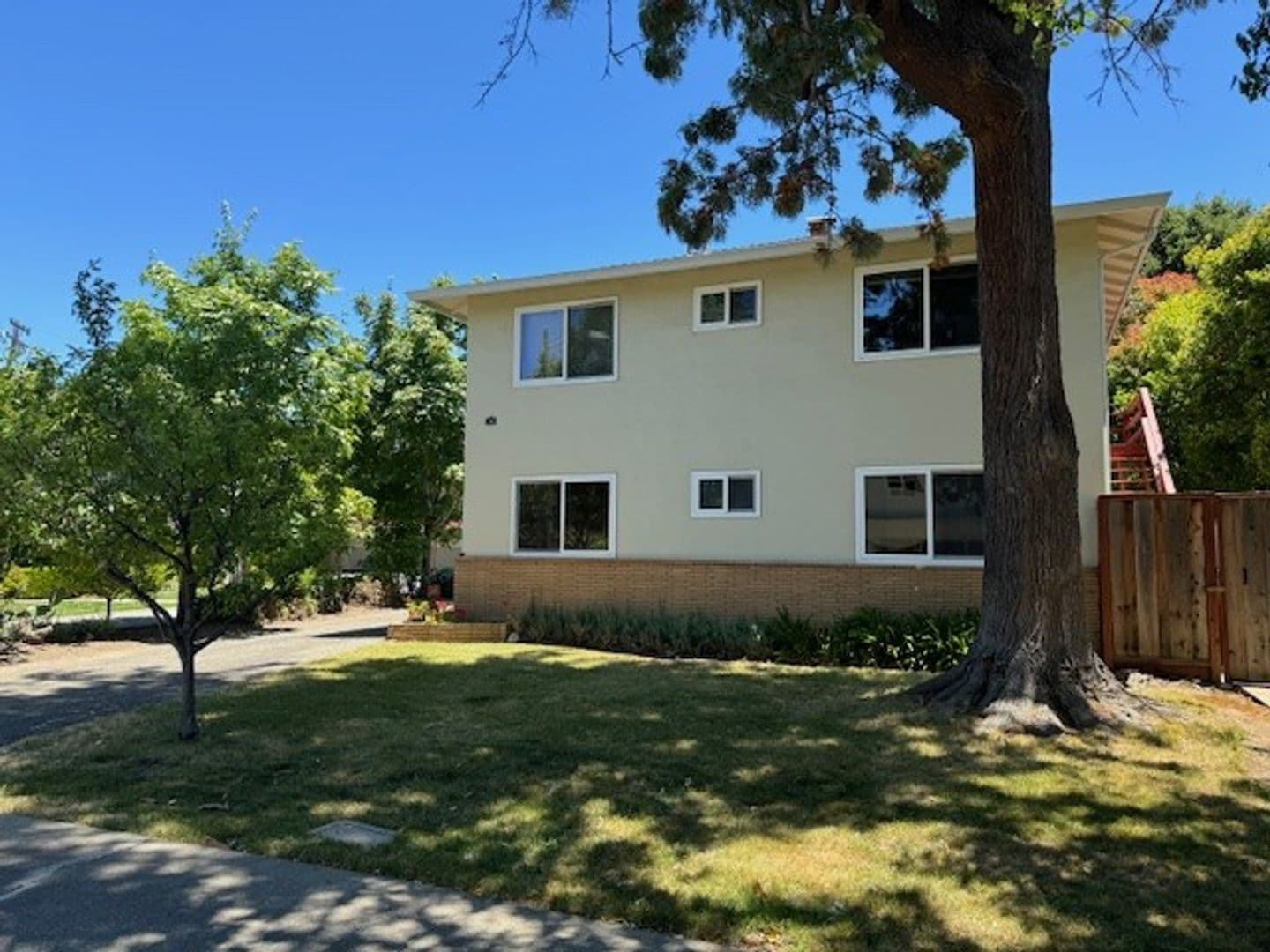 Menlo Park Apartment: 16 Kent Place