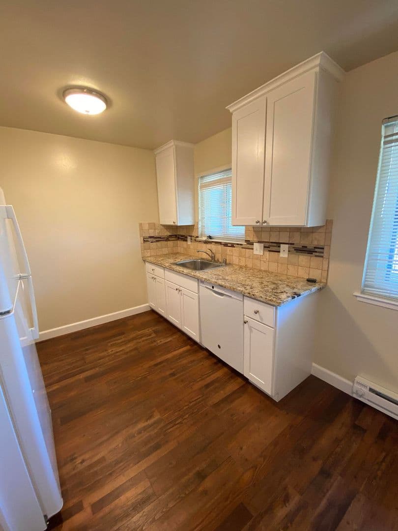Redwood City Apartment: 1535 Hess Road