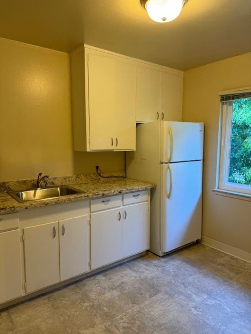 Menlo Park Apartment: 16 Kent Place