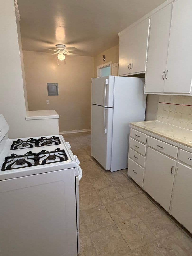 Redwood City Apartment: 40 Clinton Street