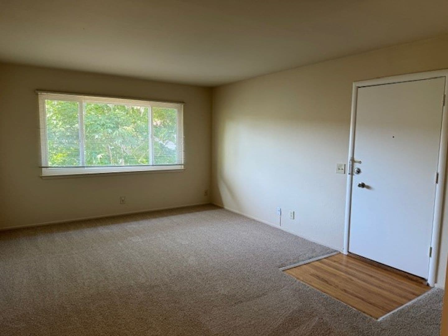 Menlo Park Apartment: 16 Kent Place