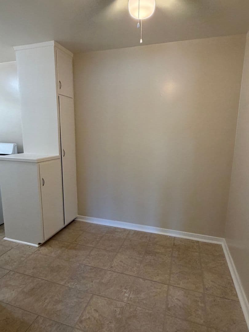 Redwood City Apartment: 40 Clinton Street