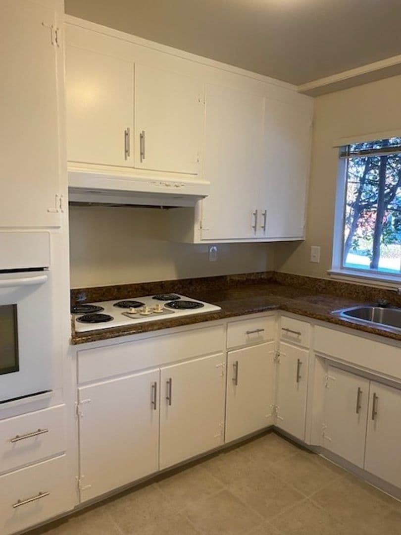 Menlo Park Apartment: 416 Waverley Street