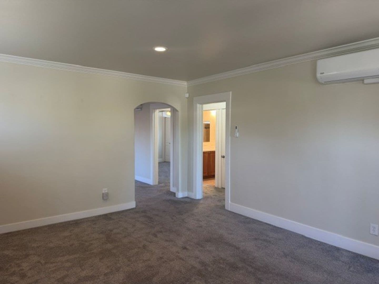 Redwood City Apartment: 122 Nueva Avenue