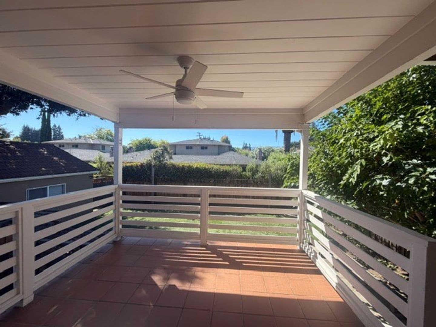 Redwood City Apartment: 122 Nueva Avenue