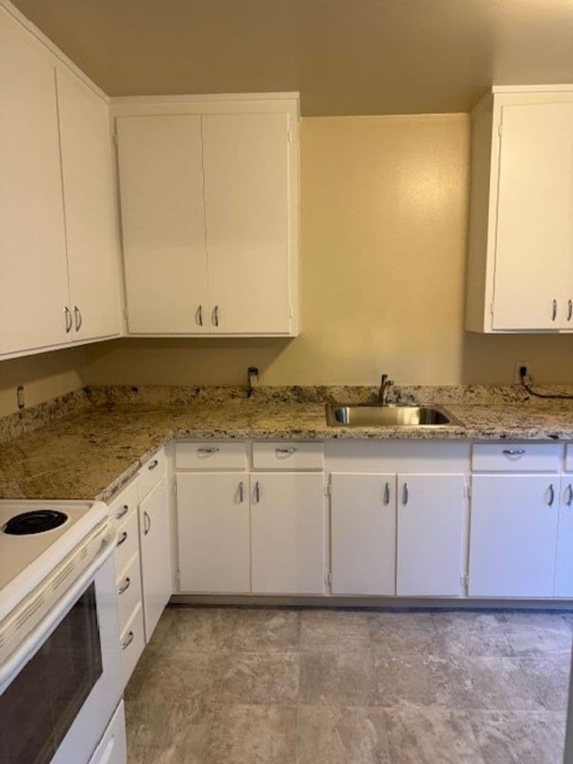 Menlo Park Apartment: 16 Kent Place