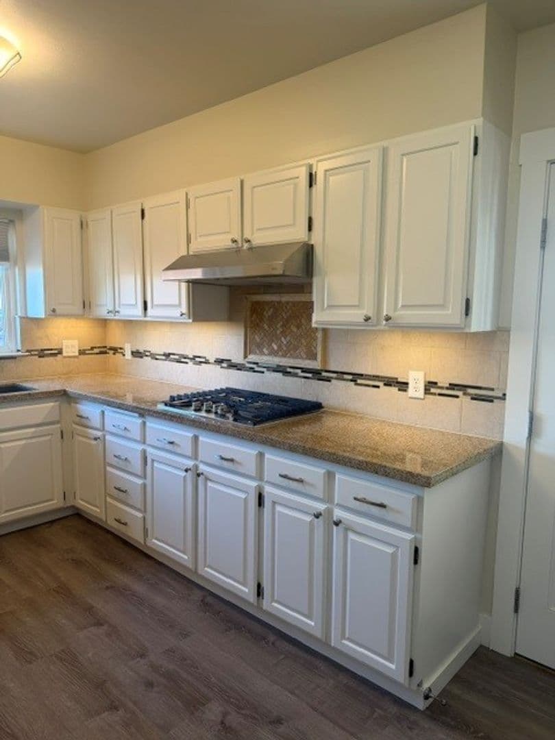 Redwood City Apartment: 122 Nueva Avenue