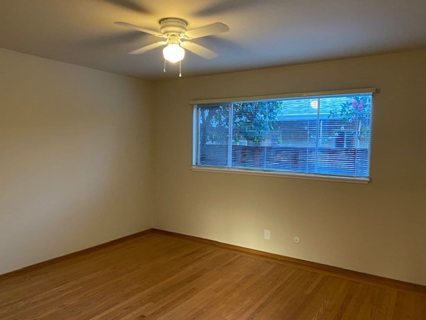 Menlo Park Apartment: 416 Waverley Street
