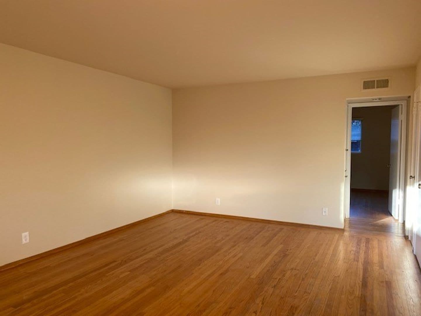 Menlo Park Apartment: 416 Waverley Street