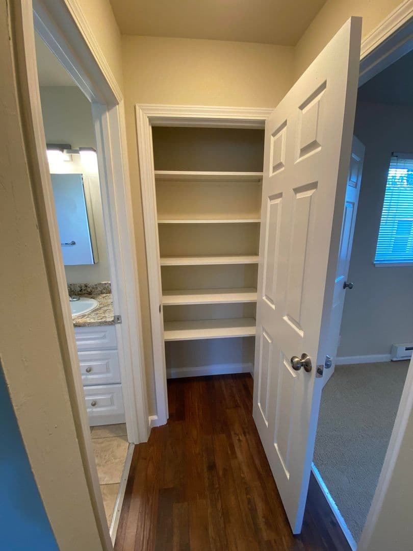 Redwood City Apartment: 1535 Hess Road