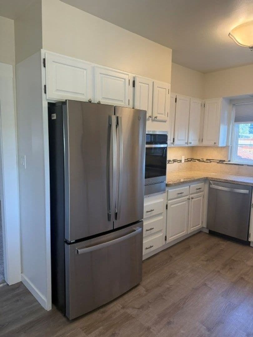 Redwood City Apartment: 122 Nueva Avenue