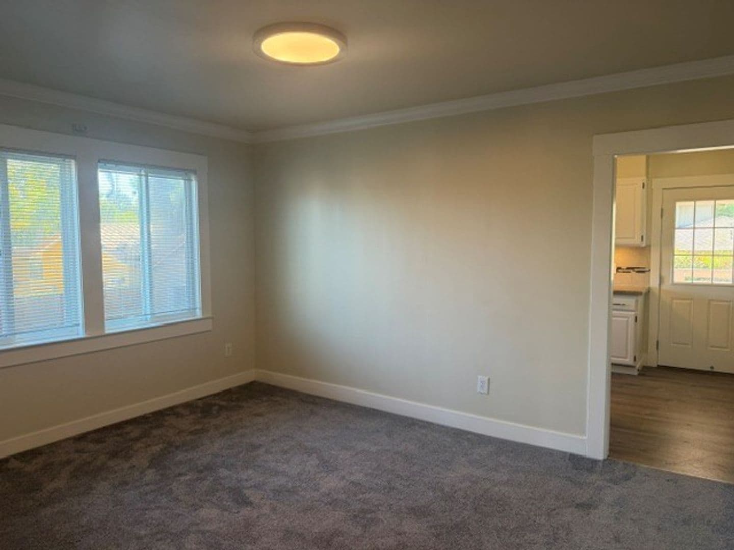 Redwood City Apartment: 122 Nueva Avenue