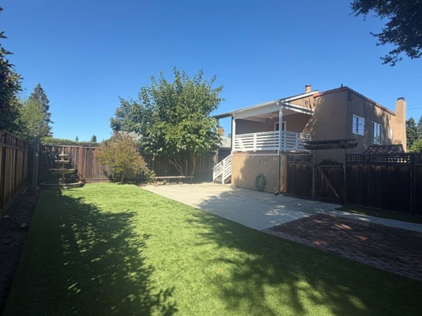 Redwood City Apartment: 122 Nueva Avenue