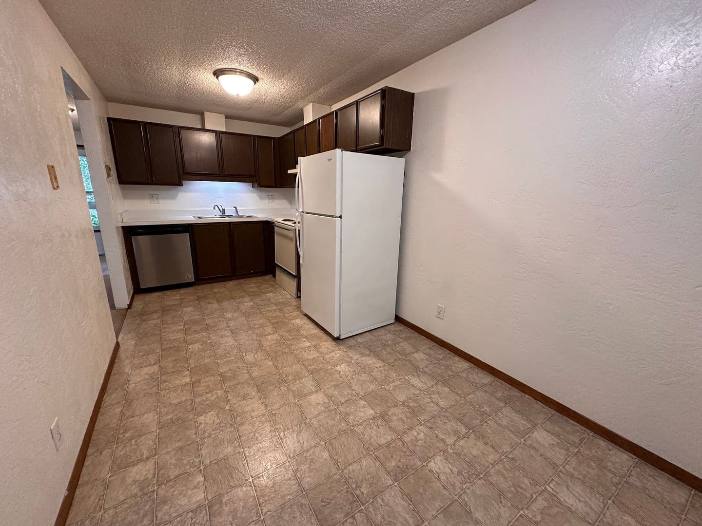 Eugene Apartment: 5477 Donald St