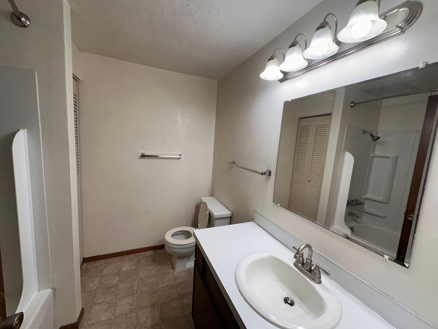 Eugene Apartment: 5477 Donald St