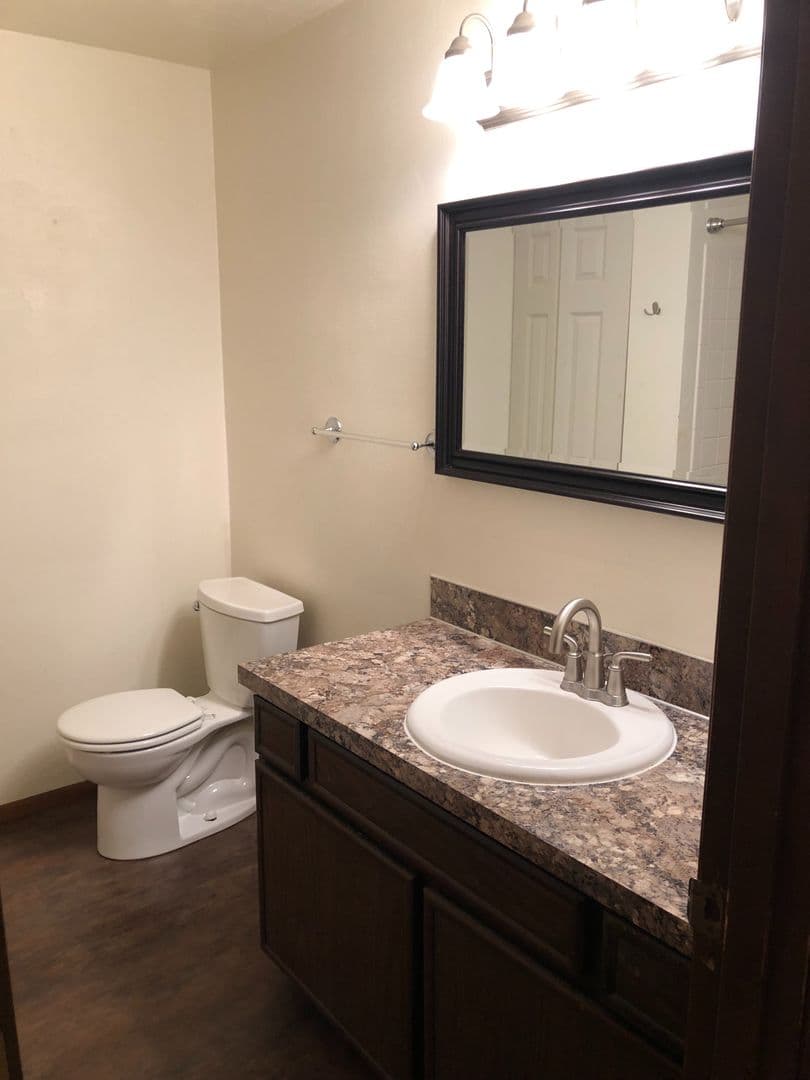 Eugene Apartment: 5477 Donald St