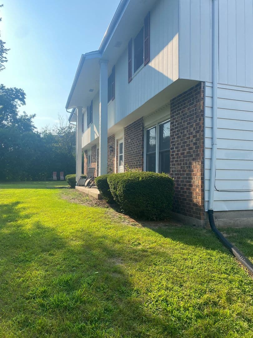 Brookfield Apartment: 1345 Dover Place