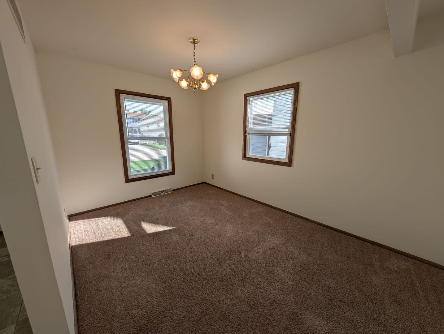 Brookfield Apartment: 1345 Dover Place