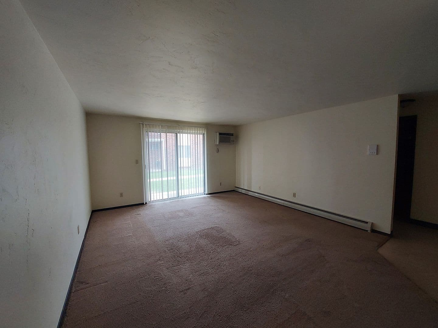 Green Bay Apartment: 1398 Kingston Terrace