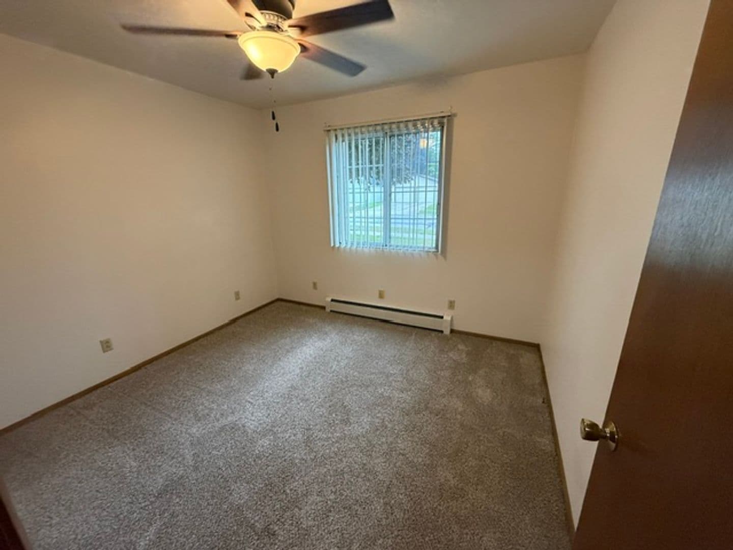 New Holstein Apartment: 1700 Jackson St
