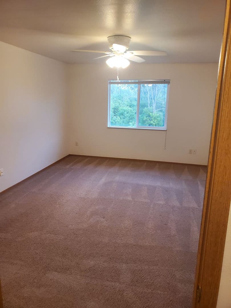 Plymouth Apartment: 225 S River Blvd