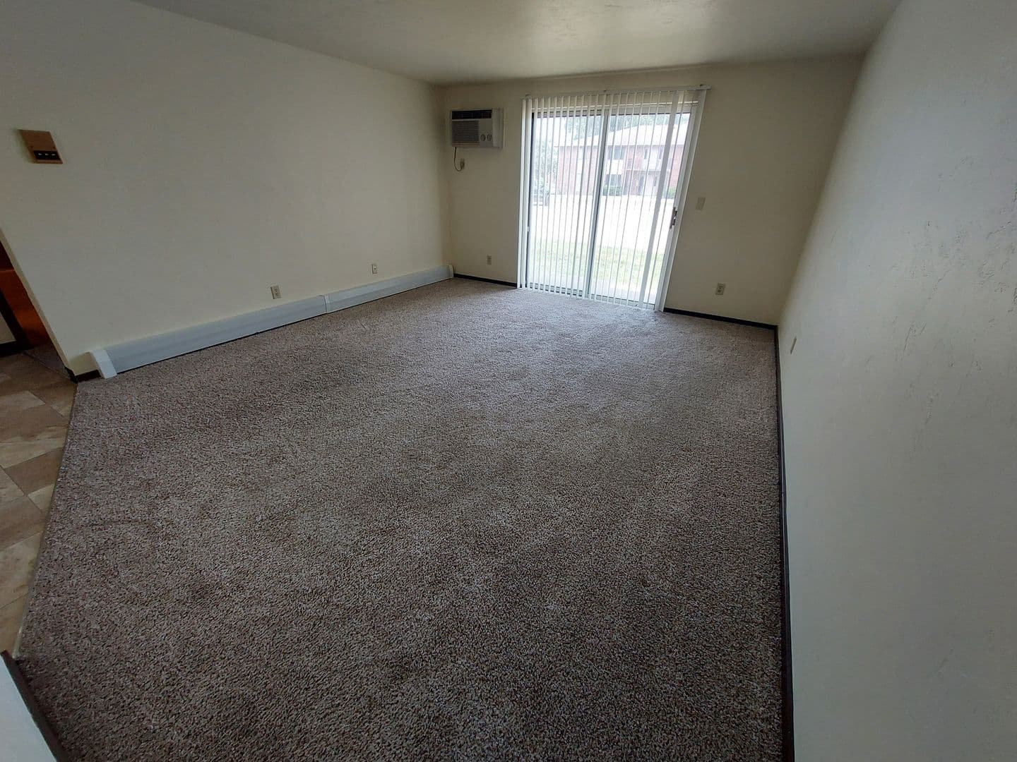 Green Bay Apartment: 1398 Kingston Terrace