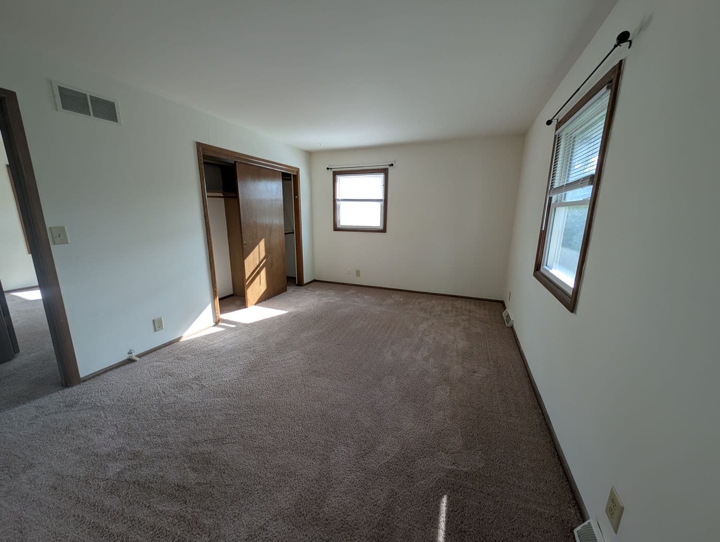 Brookfield Apartment: 1345 Dover Place