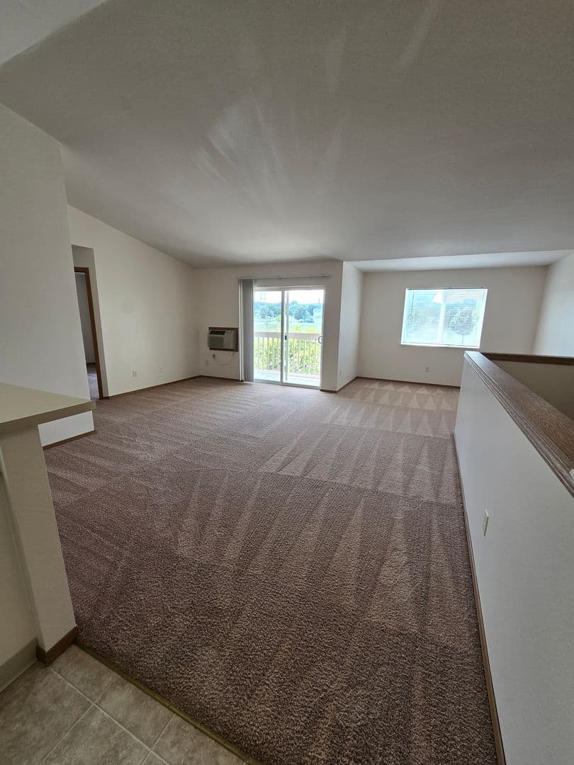 Plymouth Apartment: 225 S River Blvd