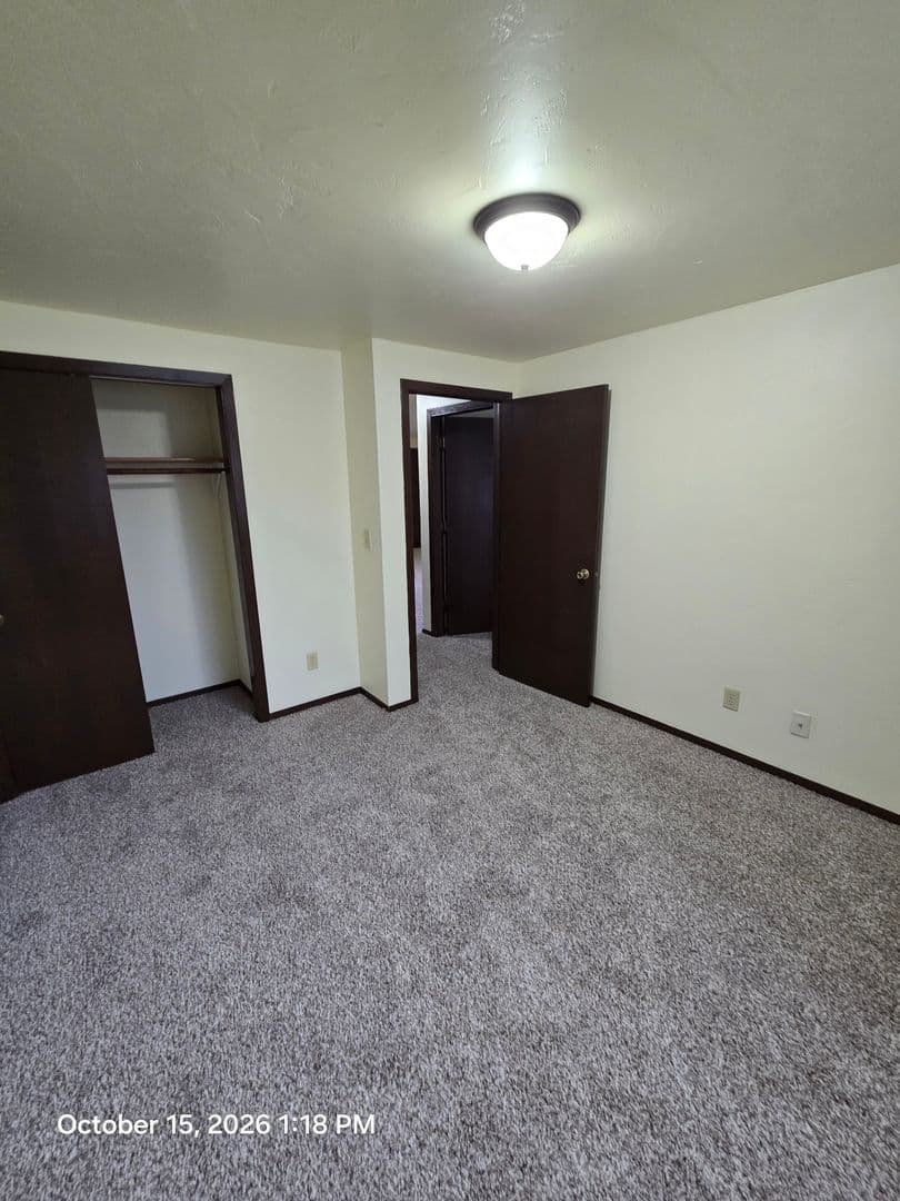 Green Bay Apartment: 1398 Kingston Terrace